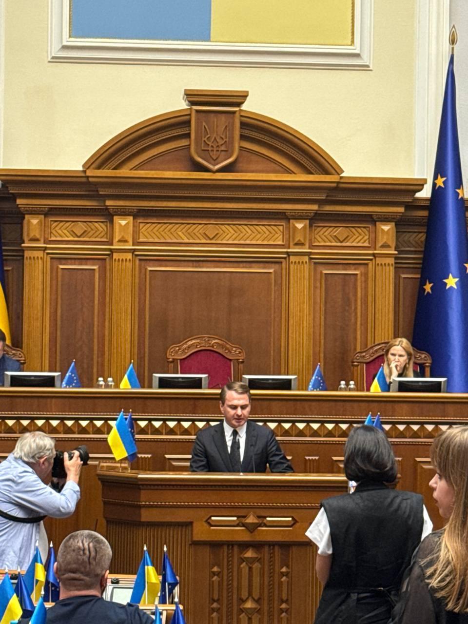 Ілюстрація до публікації «ВР проголосувала за призначення на посаду голови Офісу генпрокурора Руслана Кравченка. «За» — 273 депутата.»