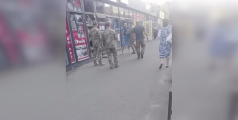 Ілюстрація до публікації «ПОГРОЖУВАВ ПІСТОЛЕТОМ»