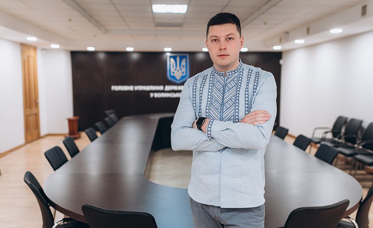 Ілюстрація до публікації «Заступник голови ДПС Сергій Лисеюк: ухилення від покарання 16 травня 2024 Лисеюк на посаді очільник податкової Волинської області, перебуваючи за кермом Toyota Camry (2018, д/н…»