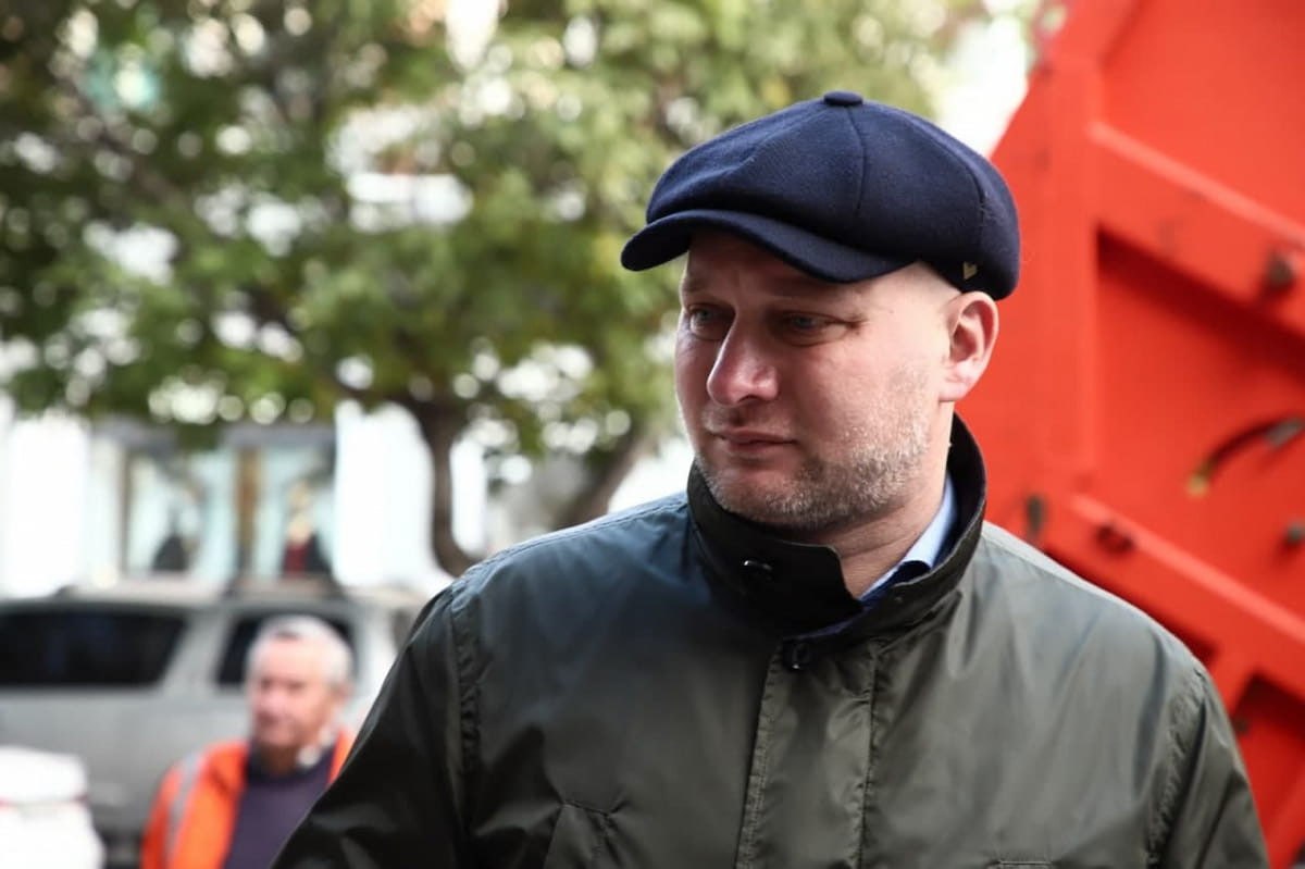 Ілюстрація до публікації «Колгоспна розкіш: Ексзаступник мера Одеси та очільник одеської «Батьківщини» Дмитро Жеман крав бюджетні кошти через нелегальний майнінг криптовалют і «розпил» міського транспорту на метал.»