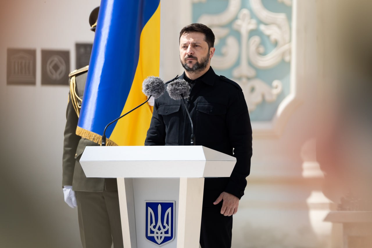 Ілюстрація до публікації «Наші люди пишуть сторінки історії та наповнюють сторінки Конституції життям – своїм прикладом, своїми справами й подвигами.»