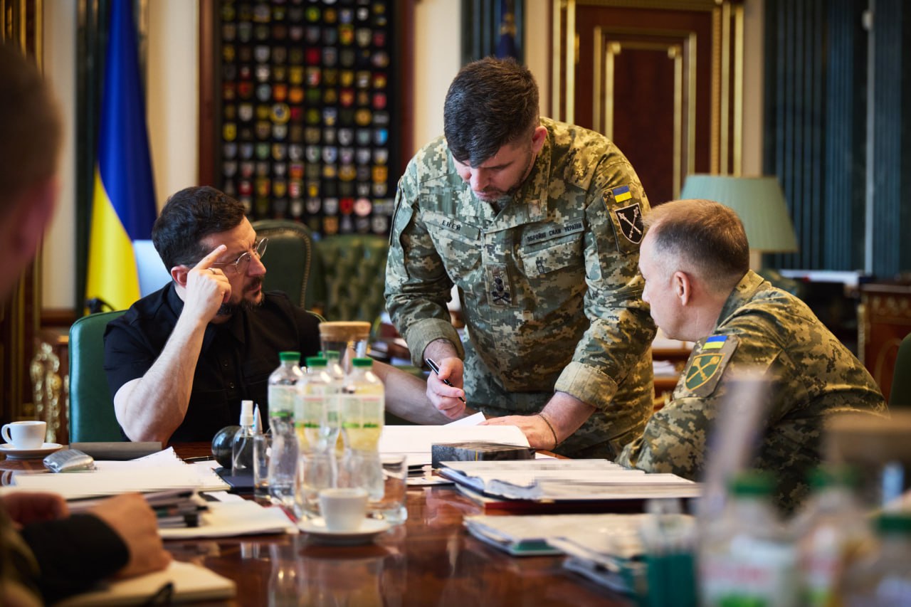 Ілюстрація до публікації «Провів нараду з військовими та міністром оборони. Детально щодо всіх ключових питань.»