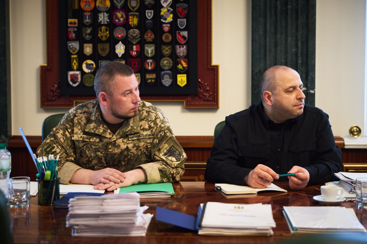 Ілюстрація до публікації «Провів нараду з військовими та міністром оборони. Детально щодо всіх ключових питань.»