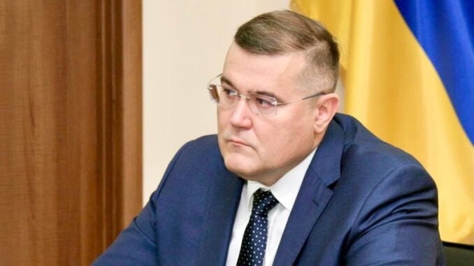 Ілюстрація до публікації «Корупціонер Шовгеля продовжує декларувати елітне авто за 10к гривень»