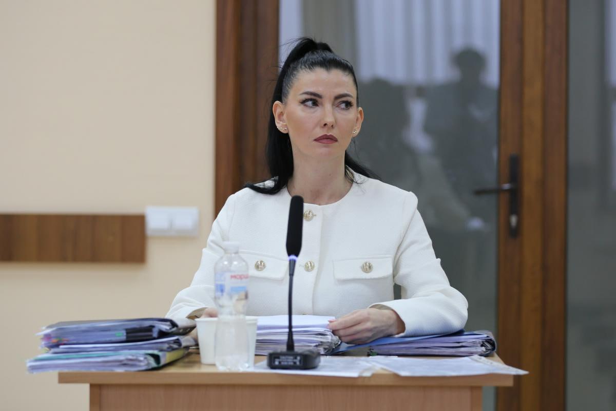 Ілюстрація до публікації «Корумпована суддя Подільского райсуду Києва Шаховніна Марина Олегівна намагається пройти кваліфікаційне оцінювання попри переслідування учасників Євромайдану в 2014-му»