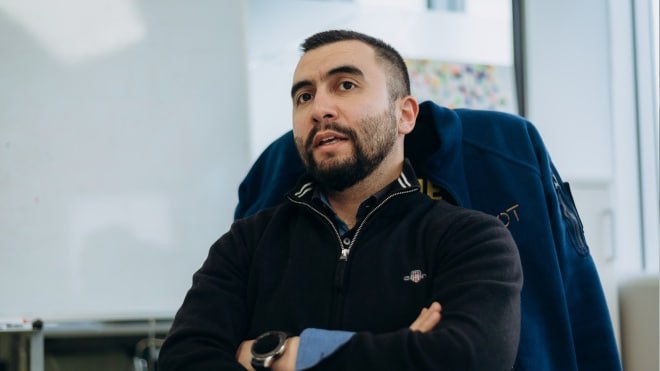 Ілюстрація до публікації «Паскудник Арсен Жумаділов не тільки розтратив мільярди на неякісні харчі, а ще й заробив від держави»
