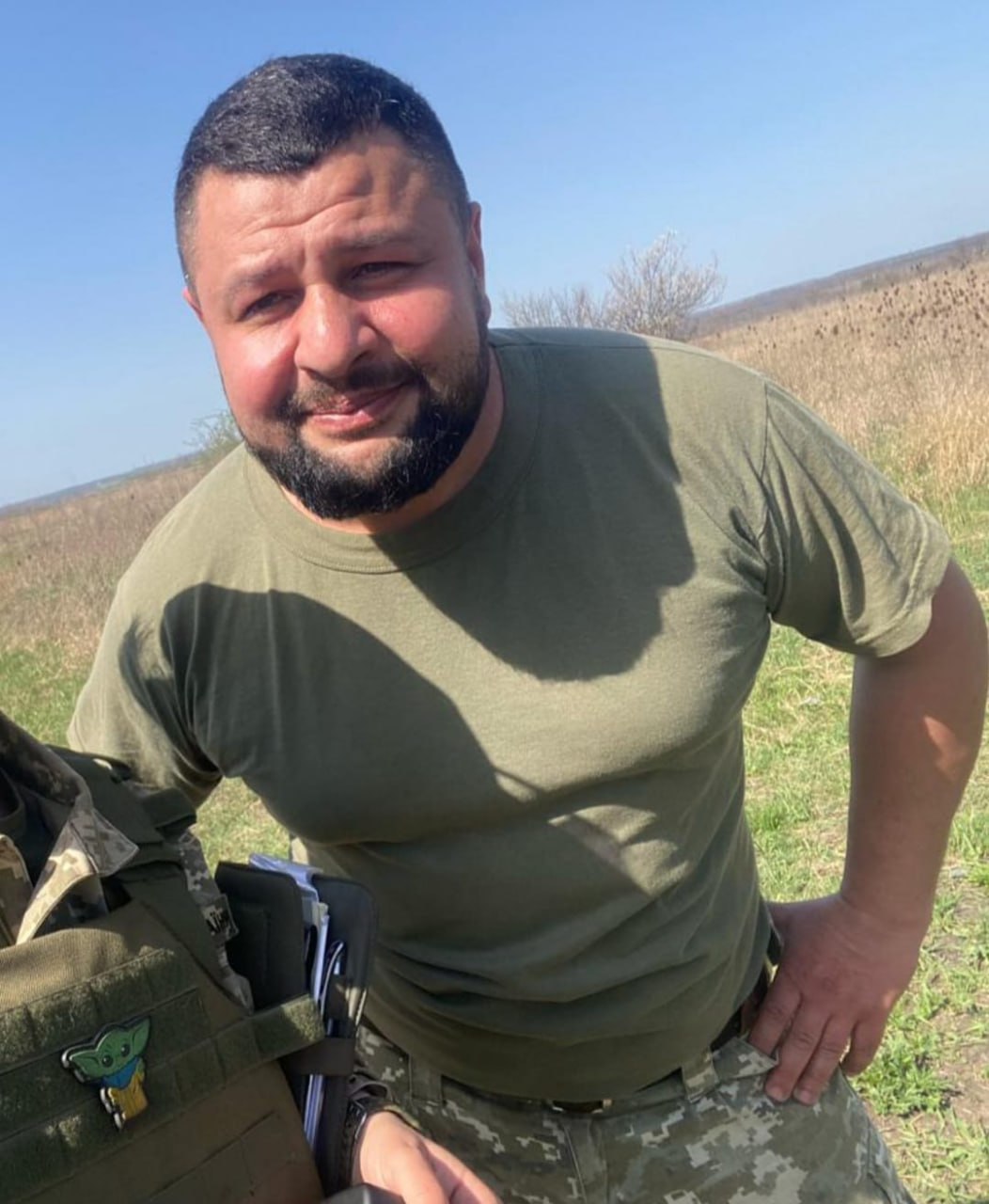 Ілюстрація до публікації «Ісмаіл Халіков з ДП "АОЗ" , знаємо, що читаешь це»