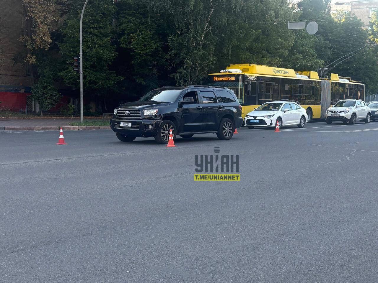 Ілюстрація до публікації «У Києві блогера а Дениса Кошельника затримали після п'яної ДТП та спроби втечі від поліції. Він також у розшуку за ухилення від військової служби»