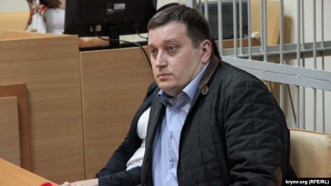 Ілюстрація до публікації «Дивиться, як "прокурор" Сергій Хальзєв справно "фармить" долари готівкою: було 8 — стало 26 тисяч! Диво і жодним чином без догляду з боку НАЗК.»
