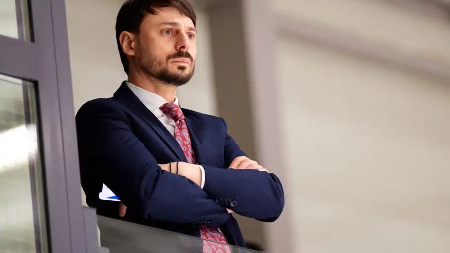 Ілюстрація до публікації «Ексзаступник гендиректора підприємства аеропорту "Бориспіль" Георгій Зубко, який, попри прямий стосунок до сумнівних схем, уникнув відповідальності.»