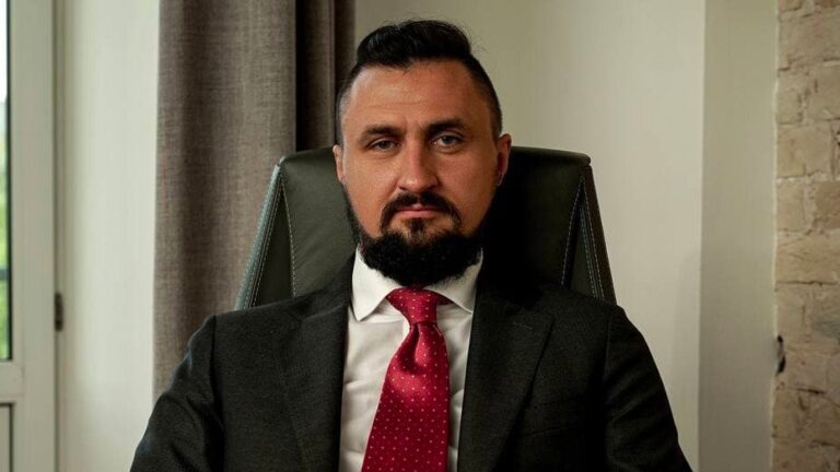 Ілюстрація до публікації «Міністр з питань стратегічних галузей промисловості України Олександр Камишін задекларував понад 17 400 000₴ від продажу криптовалюти у 2023 році.»