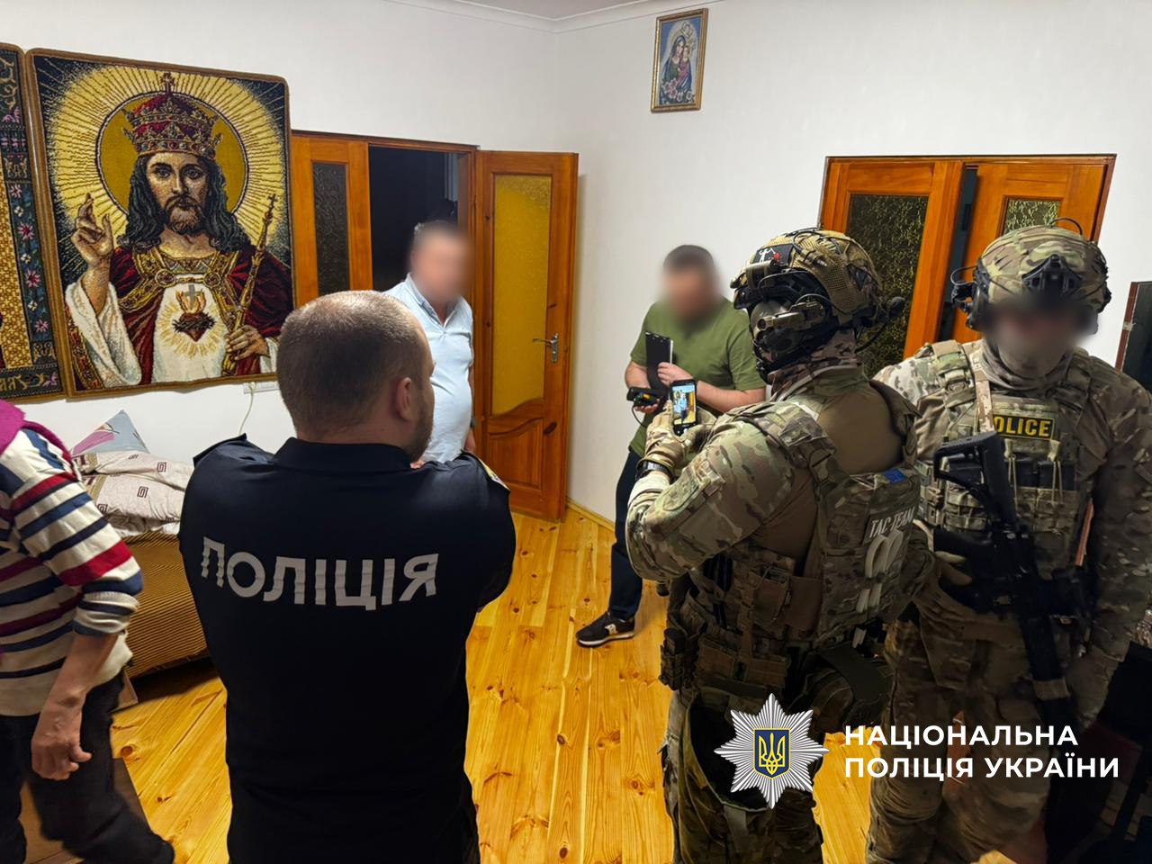 Ілюстрація до публікації «Роками «заробляли» мільйони на тіньовому продажі деревини: кіберполіцейські знешкодили злочинну організацію»