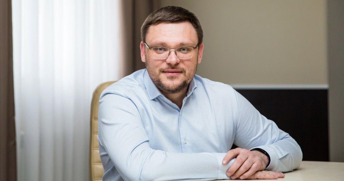 Ілюстрація до публікації «Директор НАБУ Семен Кривонос бореться з корупцією за 3,8 млн гривень зарплати на рік, але не маючи власного житла.»