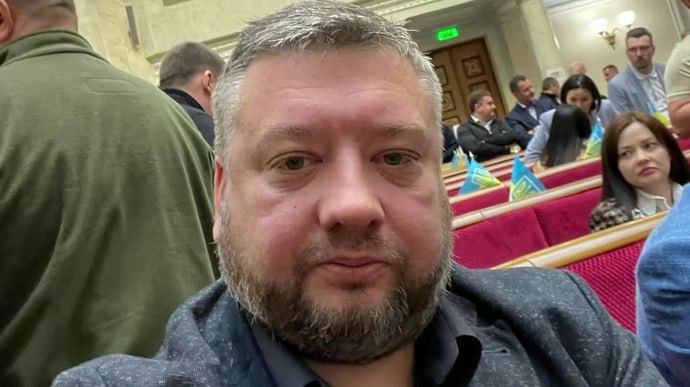 Ілюстрація до публікації «Членство народного депутата Олексія Кузнєцова у фракції "Слуги народу" буде призупинено на час розслідування корупційної схеми при закупівлі БпЛА та засобів РЕБ, яку викрили НАБУ…»
