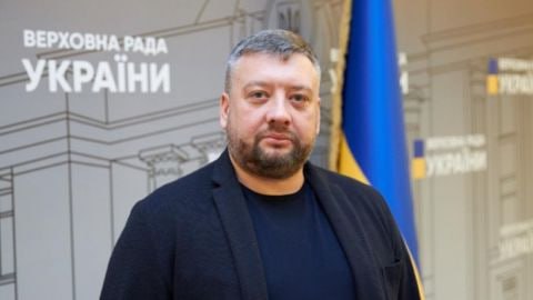 Ілюстрація до публікації «СХЕМА ЗАКУПІВЛІ ДРОНІВ ДЛЯ НАЦГВАРДІЇ Встановлено 2 серпня нардеп Олексій Кузнєцов, діючи в змові з керівником Рубіжанської МВА Луганської області Андрієм Юрченком, посадовцем…»