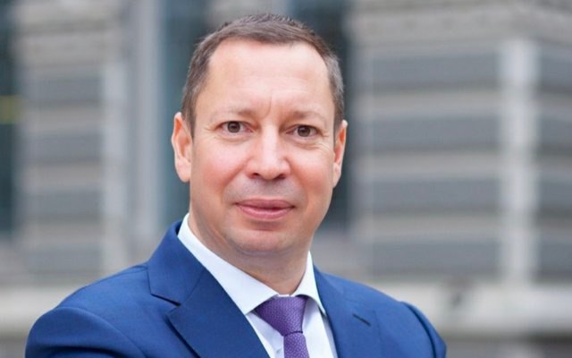 Ілюстрація до публікації «В Австрії суд відхилив запит української влади про екстрадицію Кирила Шевченка, колишнього голови НБУ, якого наприкінці жовтня 2022 НАБУ оголосило в розшук.»