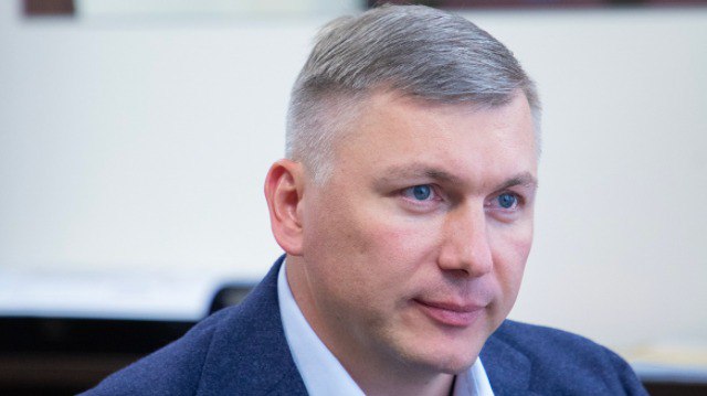 Ілюстрація до публікації «Директор ДБР Олексій Сухачов під час війни тричі дарував комусь кошти загальною сумою у 754 000₴»