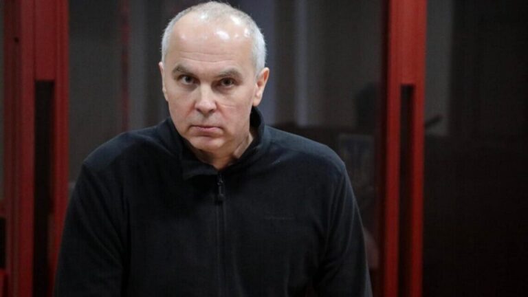 Ілюстрація до публікації «Нардеп ОПЗЖ Нестор Шуфрич, який зараз перебуває у СІЗО за підозрою у держзраді, отримав підозру через фінансування Росгвардії за охорону його недобудованого оздоровчого центру у Криму.»