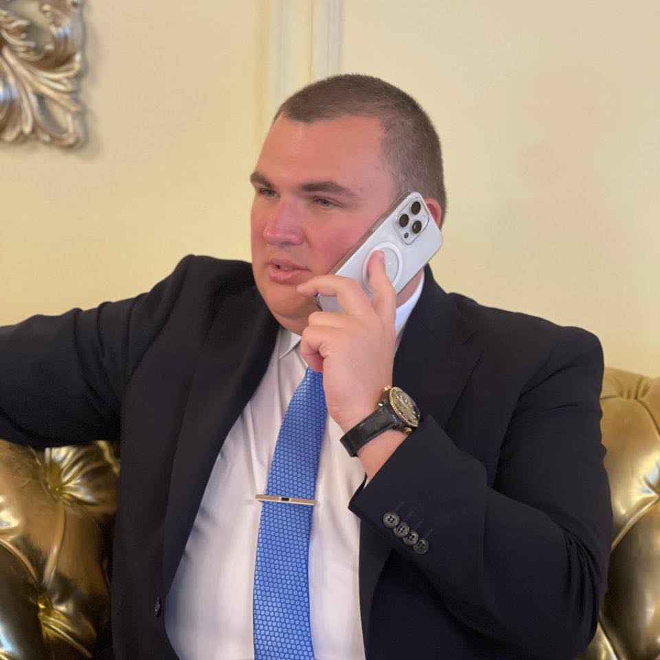 Ілюстрація до публікації «Керiвник у "Антикорупційний союз України" Сергій Семенов: не кривить душею та чітко каже: беру хабарі. Такий потрібен у PlayCity»