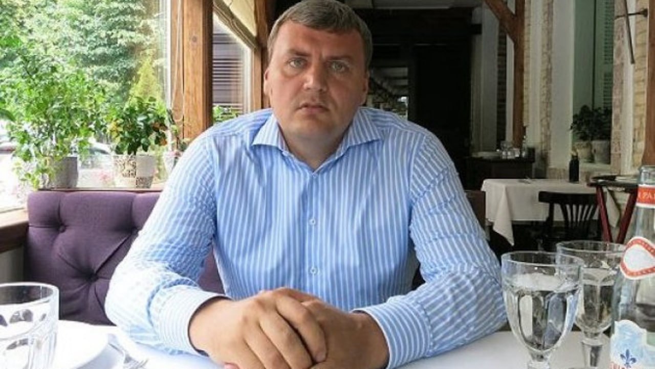 Ілюстрація до публікації «збирає інформацію про обставини перебування «завгоспа Януковича» Андрія Кравця з ескортницями VIP-класу.»