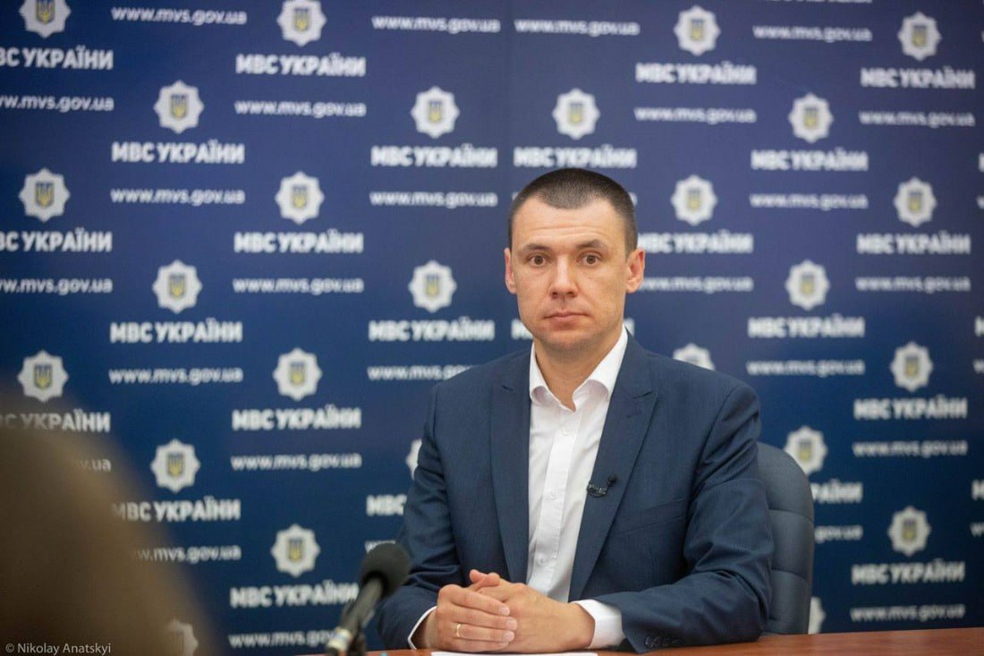 Ілюстрація до публікації «Завдяки нашим публікаціям правоохоронні органи діють активніше: нарешті у схемі з закупівлею планшетів для Головного сервісного центр МВС оголошені дві підозри.»