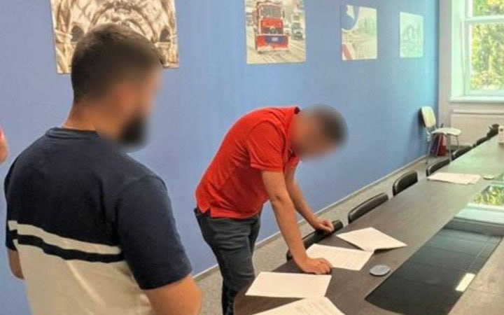 Ілюстрація до публікації «Заступник директора департаменту транспортної інфраструктури КМДА Валентин Кульбака отримав підозру через зупинку в роботі синьої гілки метро»