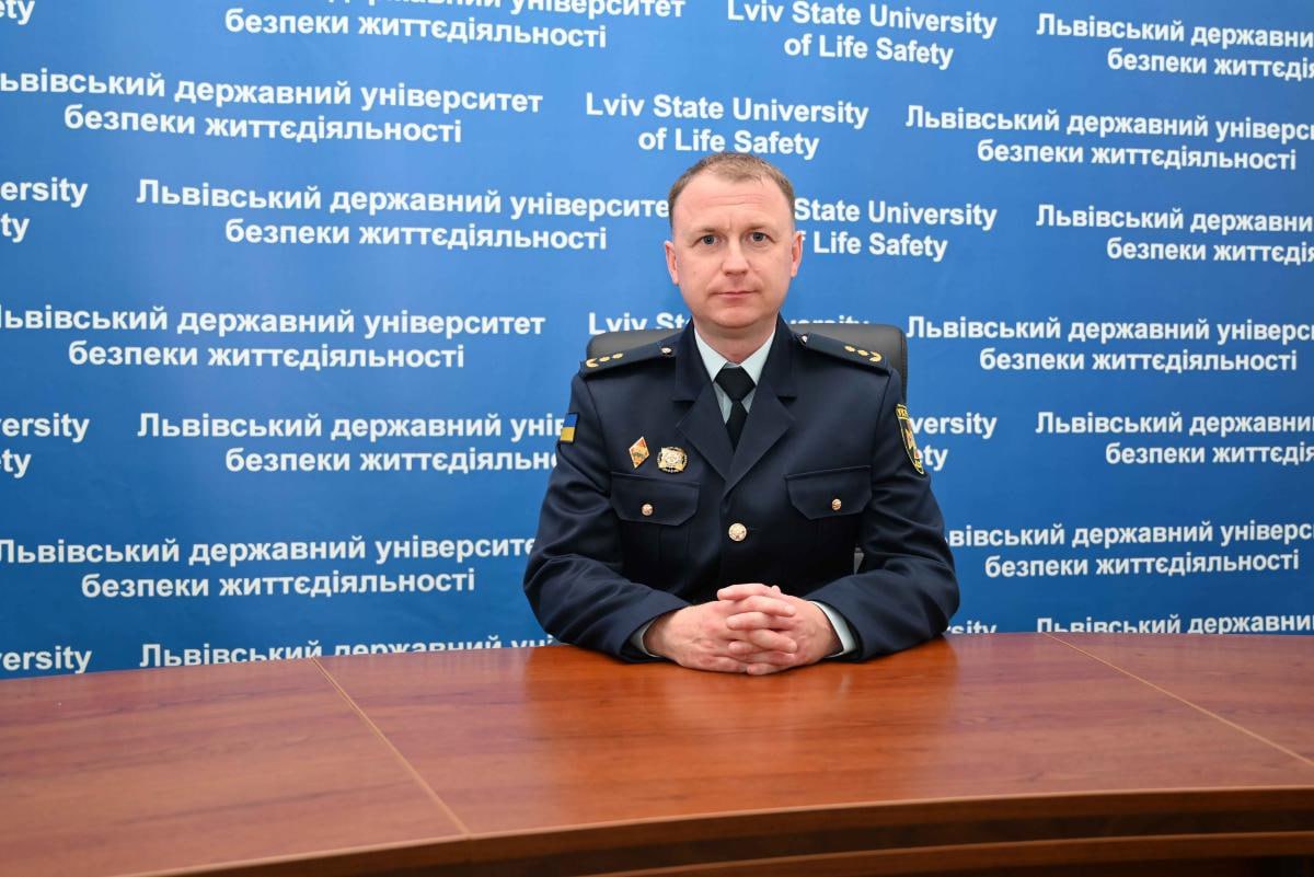 Ілюстрація до публікації «Проректор з навчально-методичної роботи Львівського університету безпеки життєдіяльності (ЛДУБЖД) Олександр Придатко задекларував скромні статки: квартира у Львові та 4 тис. дол готівкою.»