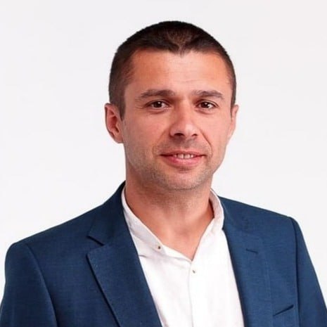 Ілюстрація до публікації «Баштанський міський голова Миколаївської області Олександр Береговий вкрав 30% від закупівлі одягу для ЗСУ»