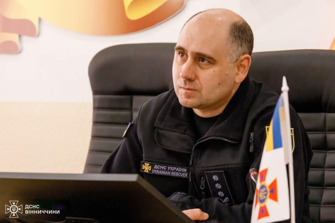 Ілюстрація до публікації «Непогано живе під час війни новий керівник управління ДСНС Вінницької області, полковник Максим Крутін.»