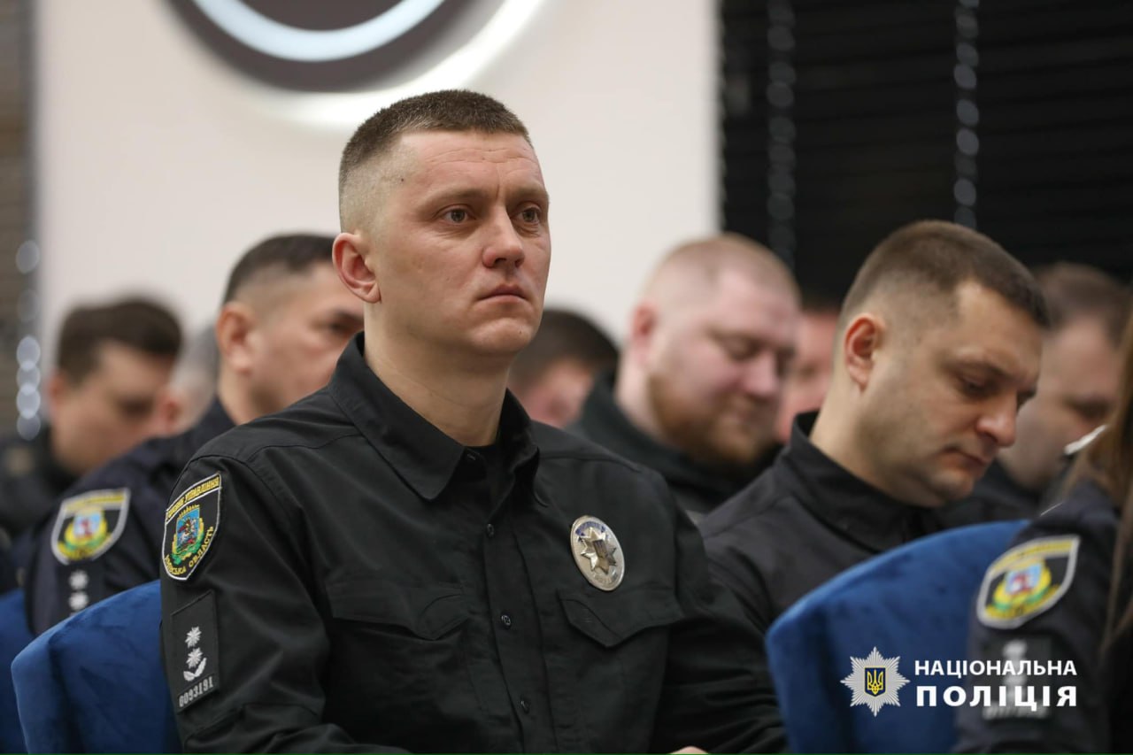 Ілюстрація до публікації «Уявіть, як необережність в веденні соцмереж та підтримка ворогів України з боку підлеглого керівника поліції в Обухові Дьоміна може призвести до падіння авторитету очільника…»