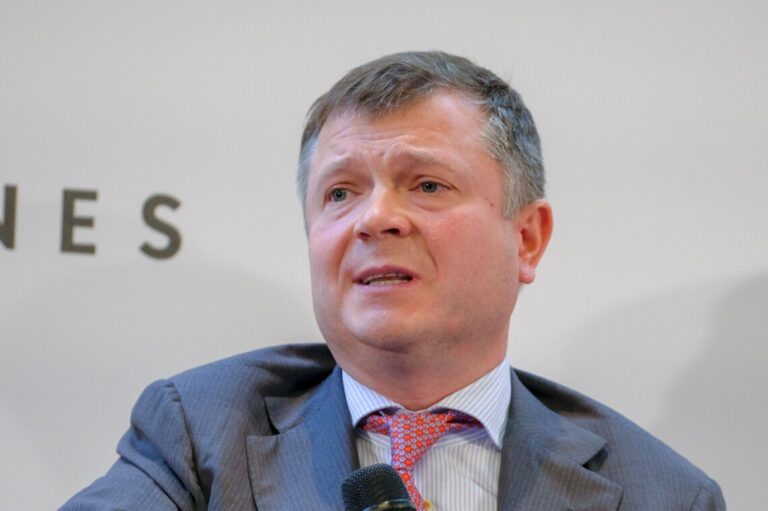 Ілюстрація до публікації «Верховний суд розгляне скарги представників олігарха Костянтина Жеваго і колишнього голови ВС Всеволода Князєв на угоду про визнання винуватості, укладену з адвокатом Олегом…»