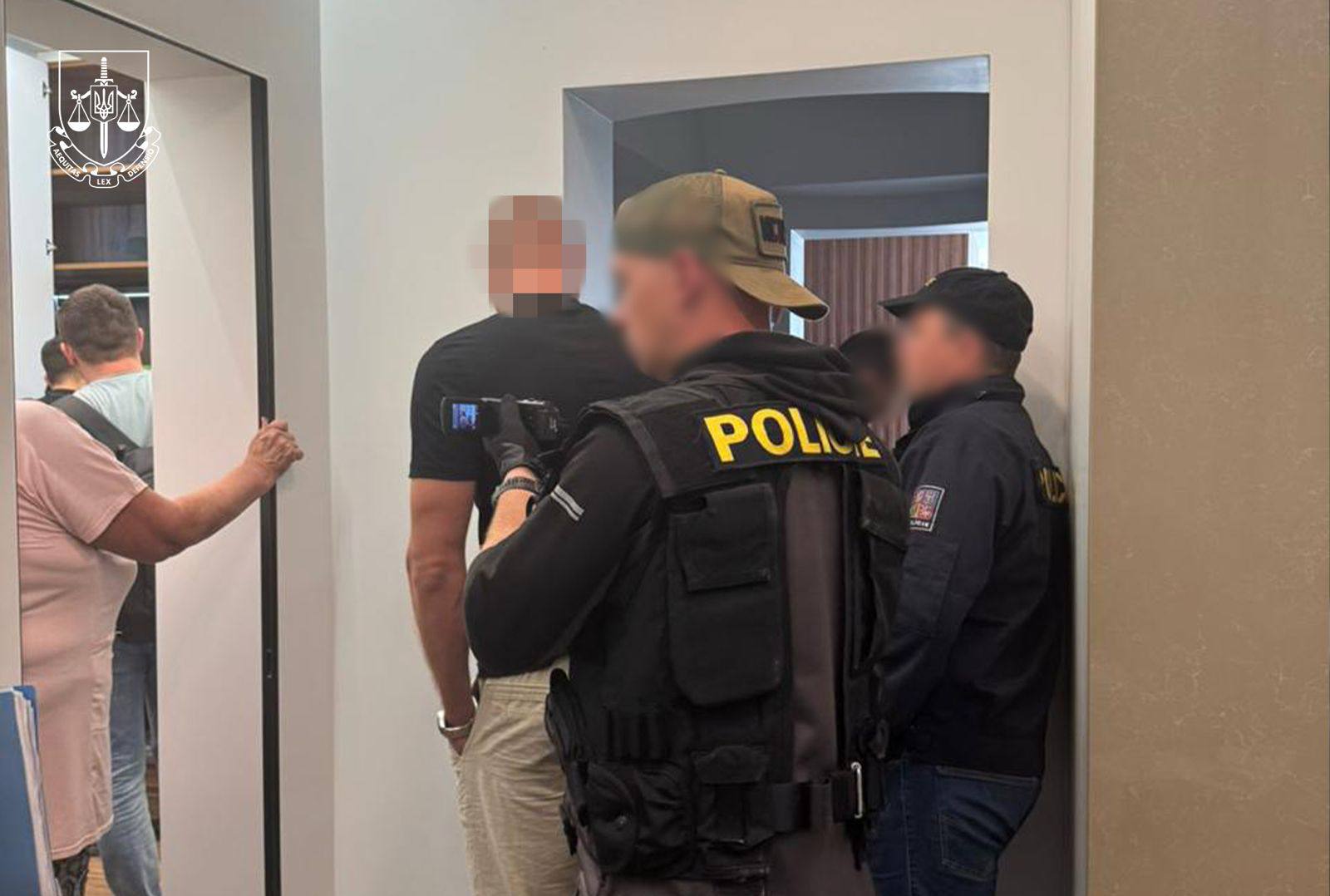 Ілюстрація до публікації «Українські та чеські правоохоронці ліквідували мережу шахрайських кол-центрів. Громадян ЄС ошукали майже на 12 мільйонів гривень»