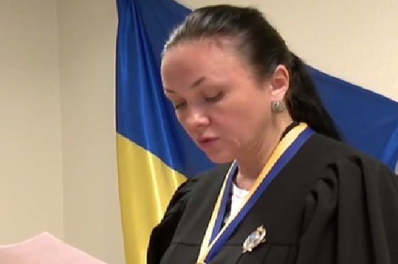 Ілюстрація до публікації «Контрабандисти авто "порєшали" питання з Печерським райсудом»
