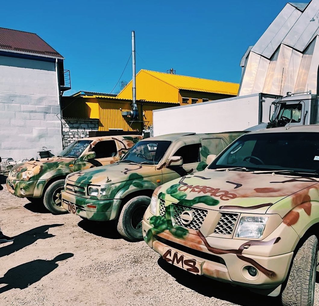 Ілюстрація до публікації «В Києві ряд осіб видаючи себе за волонтерів та представників благодійного фонду здійснювали постачання автомобілів та гуманітарної допомоги на потреби ЗСУ, однак автівки…»