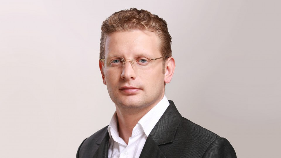 Ілюстрація до публікації «Учасник схем сертифікації Головного сервісного центру МВС Віктор Санін в Одесі привласнив земельну ділянку»
