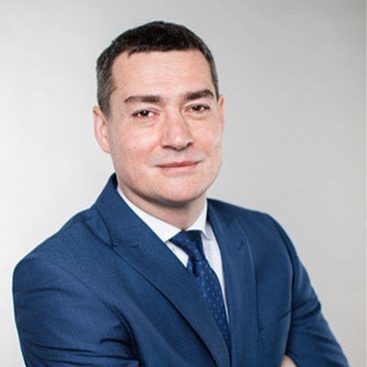 Ілюстрація до публікації «Українсько-російський олігарх Костянтин Григоришин, який потрапив під санкції РНБО, продовжує займатися намивом та перевезенням піску у центрі столиці.»