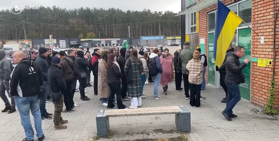 Ілюстрація до публікації «Накидайте ціни в "бігунків" на послуги в територіальних сервісних центрах МВС.»