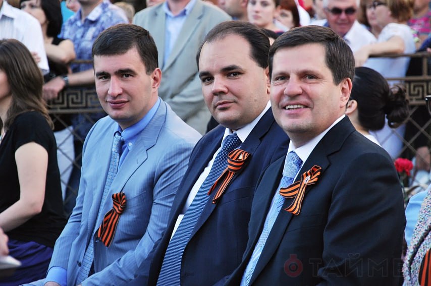 Ілюстрація до публікації «Тупа та мразотна алкоголічна свиня-сепаратист. На фото — всі засуджені: Марков, Костусєв, Барвіненко — адепти "рузького міра"»