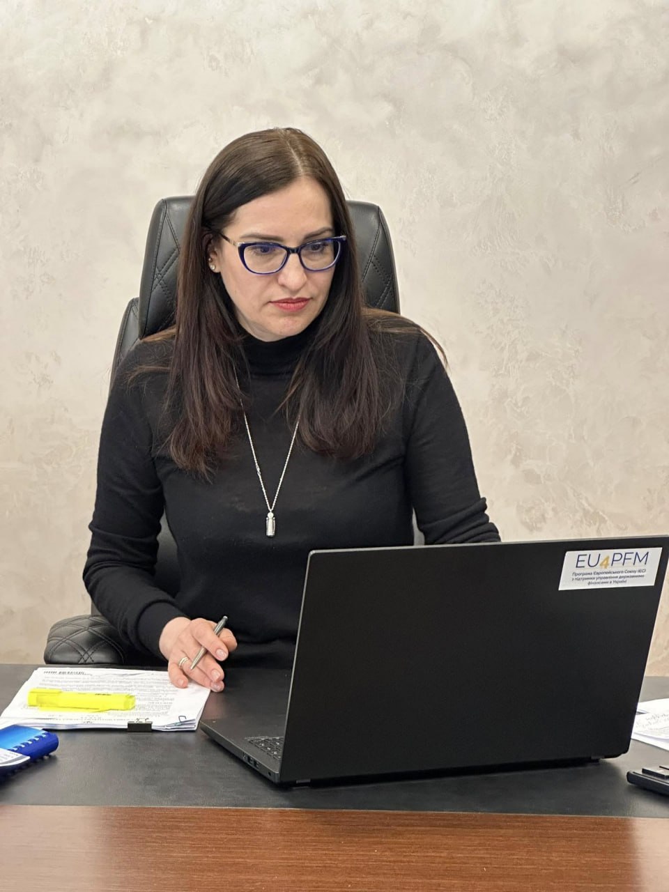 Ілюстрація до публікації «Колишній в.о. заст. голови ДФС та ексголова Офісу великих платників податків Євген Бамбізов, затриманий СБУ за організацію масштабних конвертцентрів, мав тісний контакт с Юліаною…»