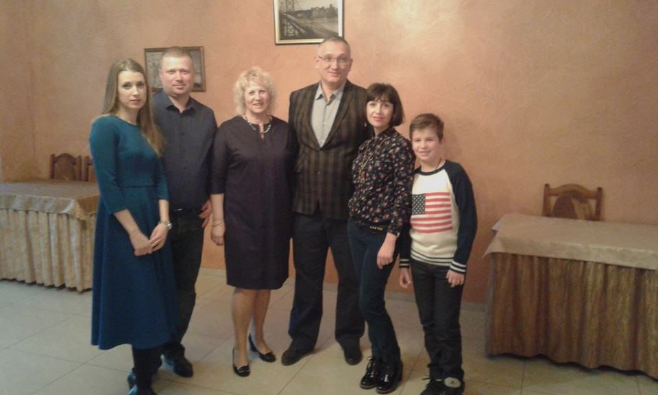 Ілюстрація до публікації «Посадовиця Пенсійного фонду Волині Лілія Бас 13 вересня отримала у подарунок MERCEDES-BENZ GLA 250 (2018) від свого сина — інспектора митного поста Володимир Василя Баса.»