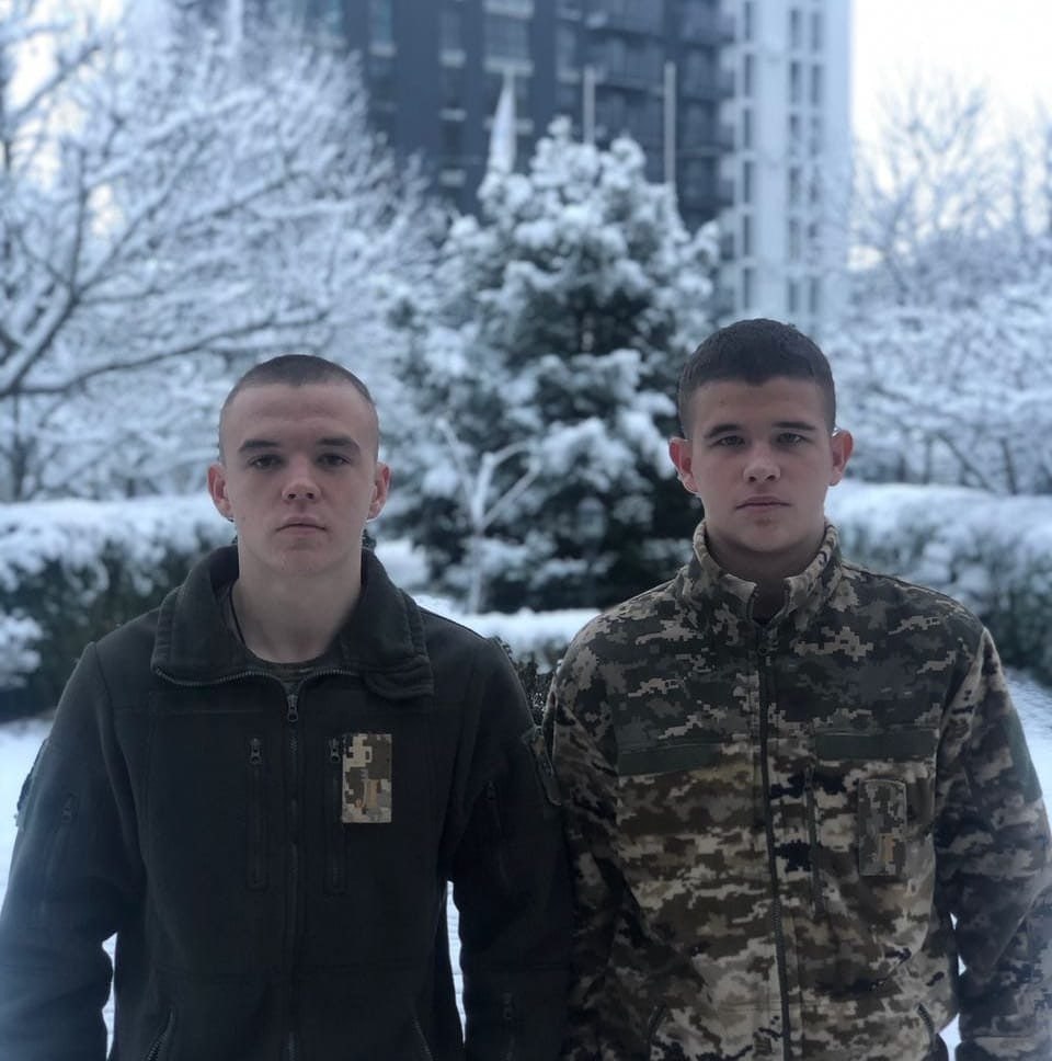 Ілюстрація до публікації «В 2020 син прокурора Волині Василь Бас фотографувався у формі ЗСУ.»