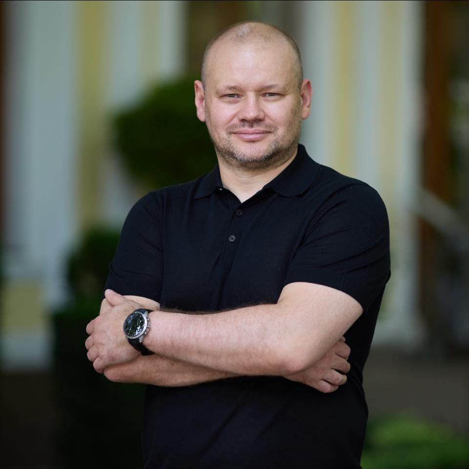 Ілюстрація до публікації «Оцей чоловік посадовця Держекоінспекції Південно-Західного округу Андрій Вікторович Зайцев у травні минулого року став директором ТОВ "Балтік авто шиппінг Україна" — Одеса, вул.»