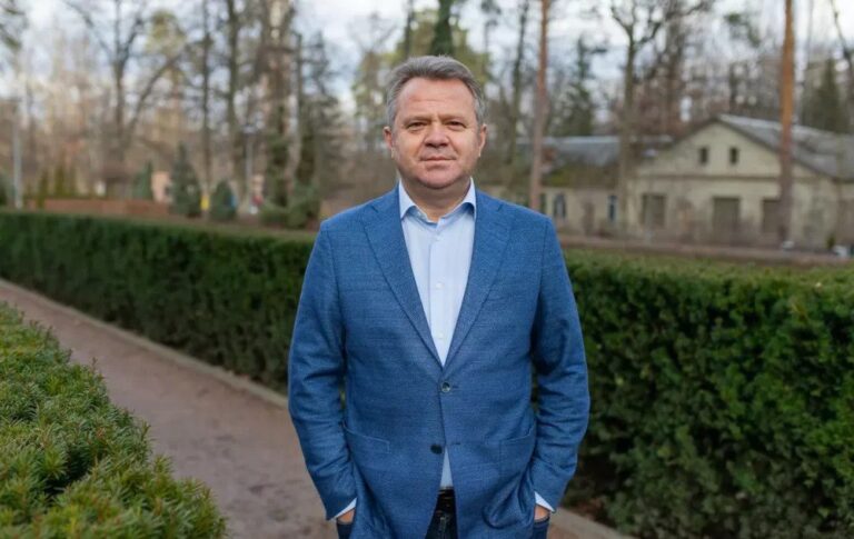 Ілюстрація до публікації «Мер Бучі Київської області Анатолій Федорук після масових вбивств росіянами українців у Бучі купив позашляховик Volkswagen за 1 000 000₴.»