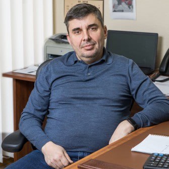 Ілюстрація до публікації «Компанія Vyriy та Олексій Бабенко, яка зриваю поставки БПЛА до МІноборони, замовляє всі комплектуючі в компанії «Евертрейд», яку заснував топменеджер експрезидента Петра…»