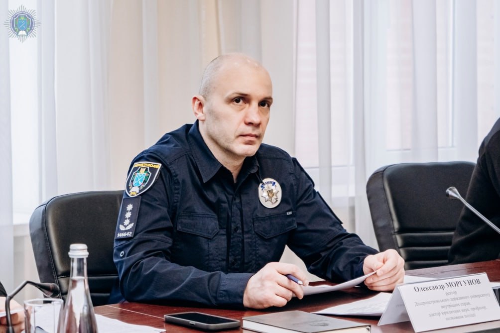 Ілюстрація до публікації «Вітаємо заступника голови управління поліції Дніпропетровщини Олександра Моргунова зі значним надбанням — квартира в елітному селі Чайки під Києвом.»