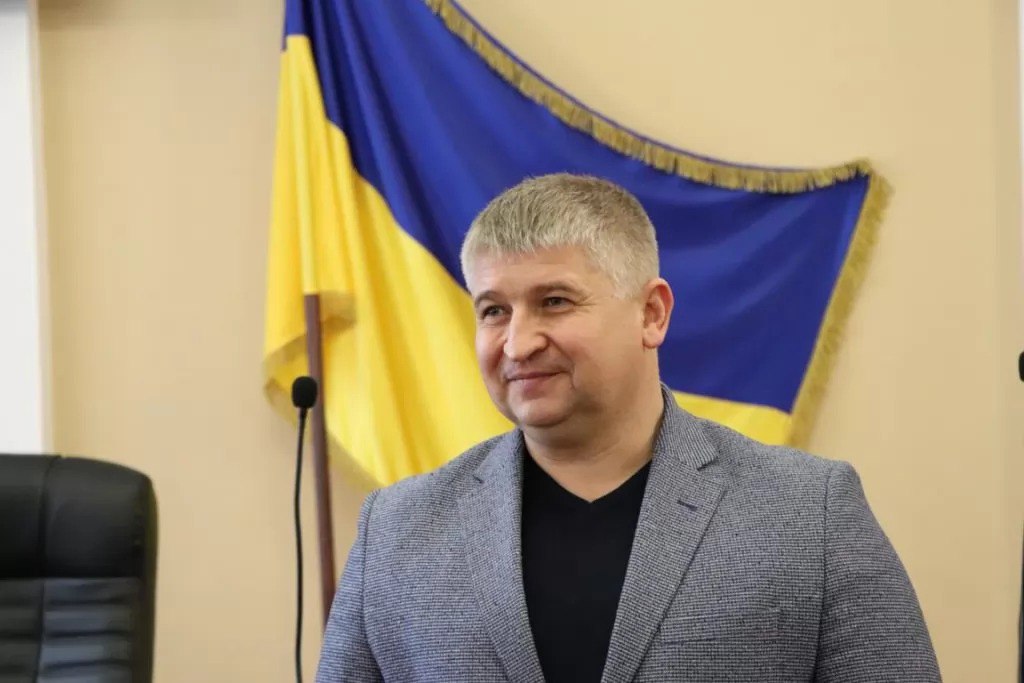 Ілюстрація до публікації «Мер Олевська під час війни веде розкішне життя.»