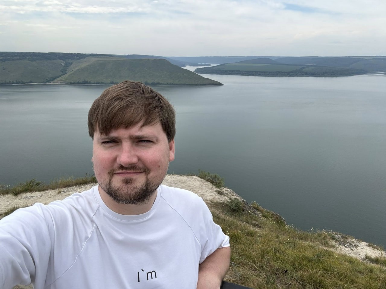 Ілюстрація до публікації «Народний депутат від "Слуга народу" Олександр Санченко шикує під час війни»
