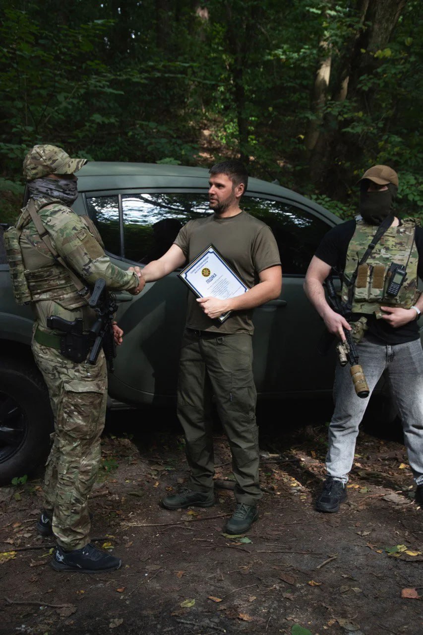 Ілюстрація до публікації «Власник бренду Domino Тоха Шухнін замовив собі компліментарне інтерв'ю на порталі NV, де журналісти буквально зализали йому дупу.»