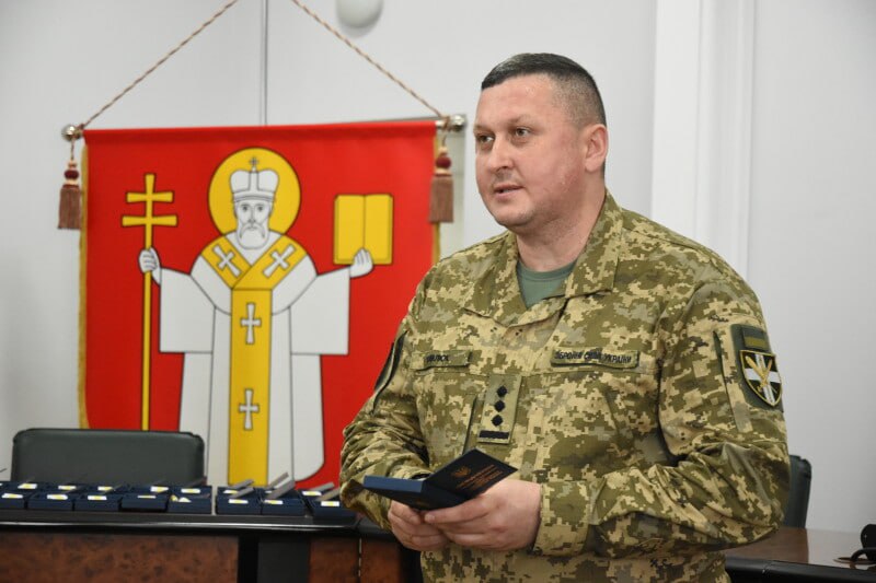 Ілюстрація до публікації «Ексначальник Волинського облТЦК Олег Кивлюк після звільнення влаштувався на КП «Луцькспецкомунтранс» та їздить на роботу на Porsche Cayenne (2017), які обслуговує на кошти…»