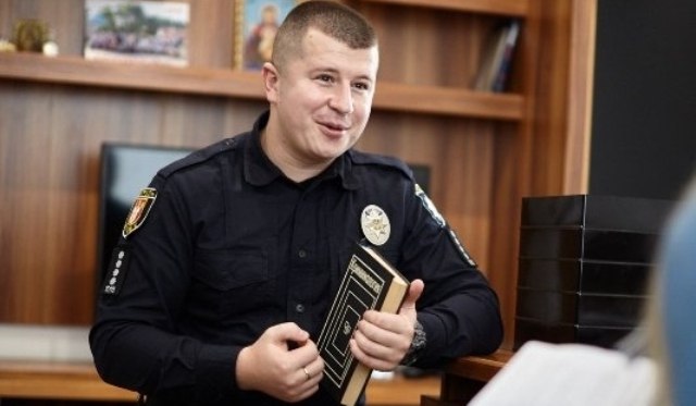 Ілюстрація до публікації «Дружина начальника управління патрульної поліції Львівщини Андрій Крутень під час війни придбала авто Toyota Prius (2018) всього за 5000₴»